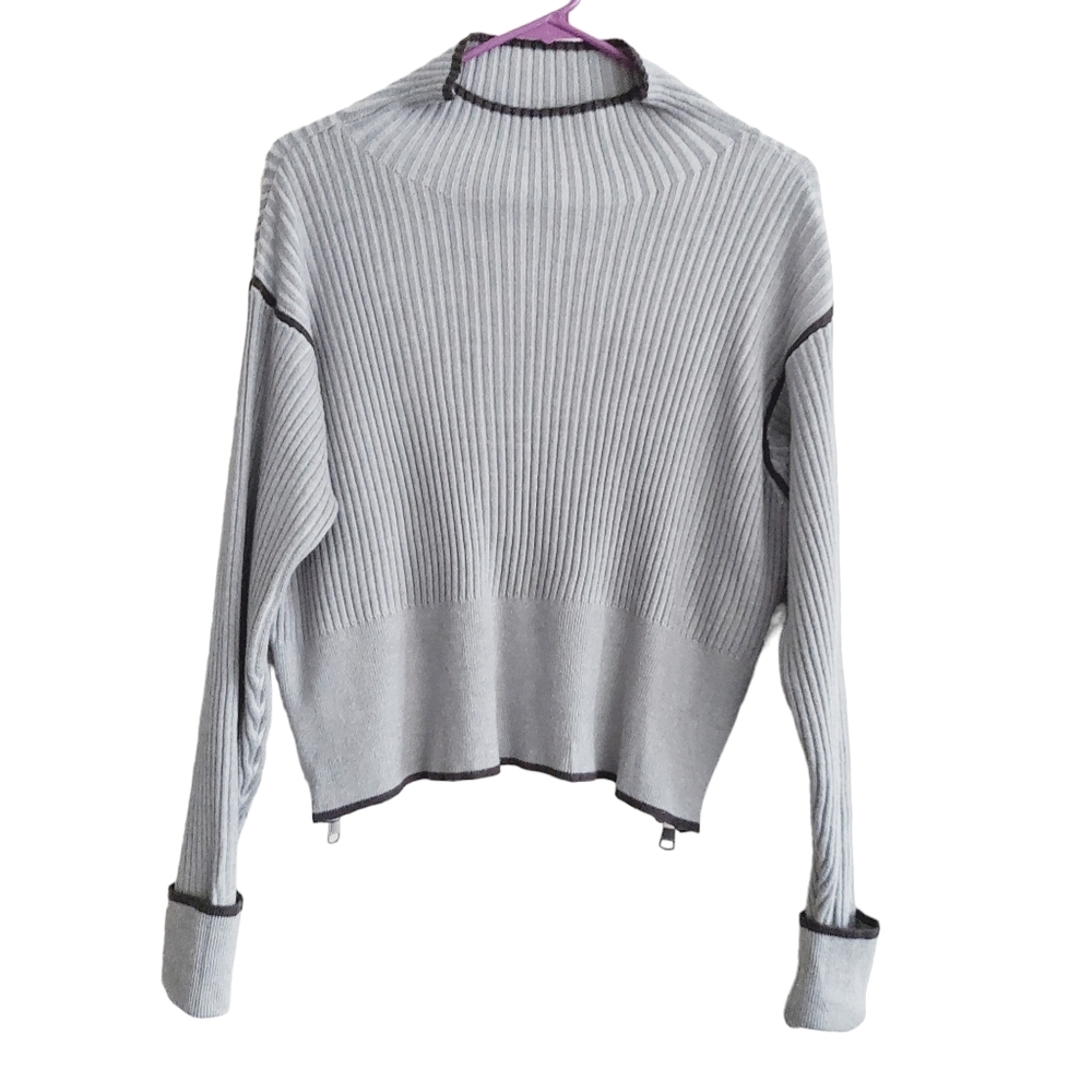 Varley Light Gray Ribbed Crewneck Sweater with Dark Trim